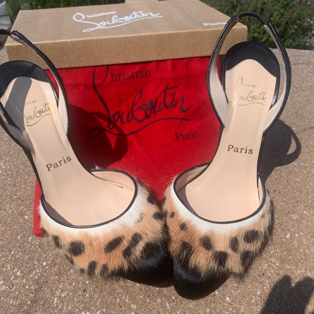 EUC AUTHENTIC CHRISTIAN LOUBOUTIN "DICKENSERA" LEOPARD PONY HAIR PUMPS size 39